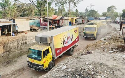 パトゥリア～ダウラトディア間のフェリー航路は、急勾配のアプローチ道路のため、移動に危険が伴う。