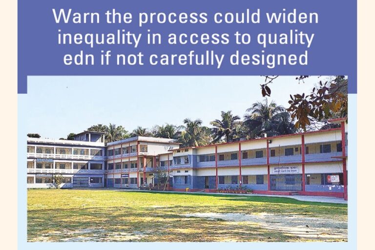 専門家らは、政府の学校入学政策を慎重に見直すよう促している。