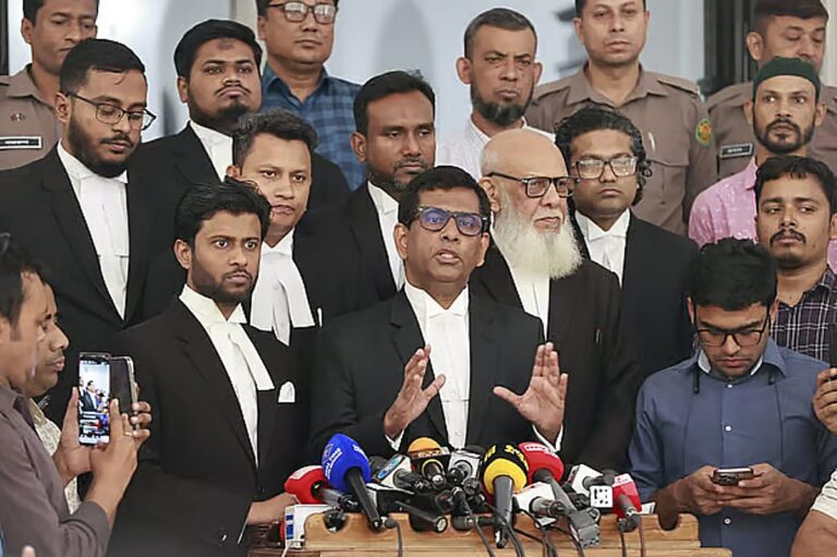 学生リーダーがタジュル・イスラムの不正行為を告発