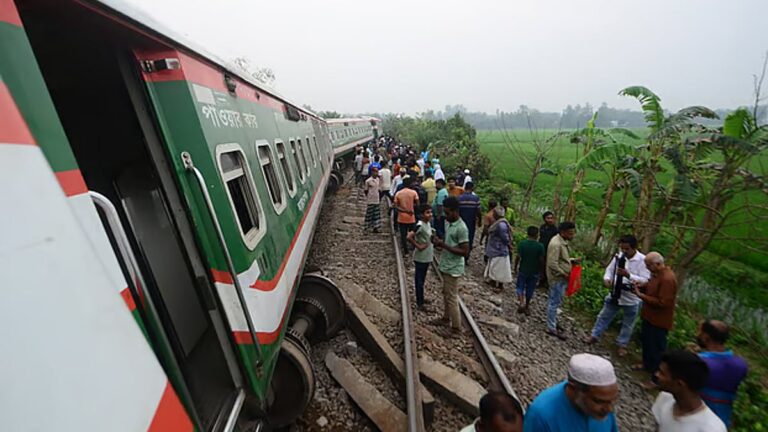 ニルサガル急行が機関車の信号を無視してサンタハールで脱線し、少なくとも66人が負傷