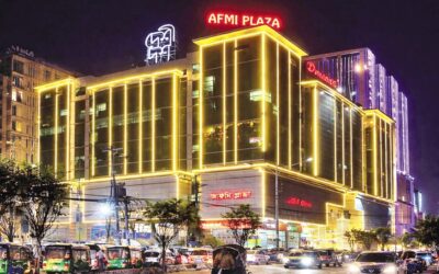 政府の禁止にもかかわらず、装飾照明の使用は続いている。