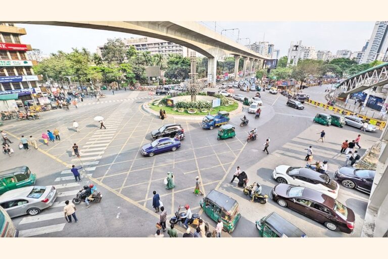 水曜日の首都は閑散としていた。