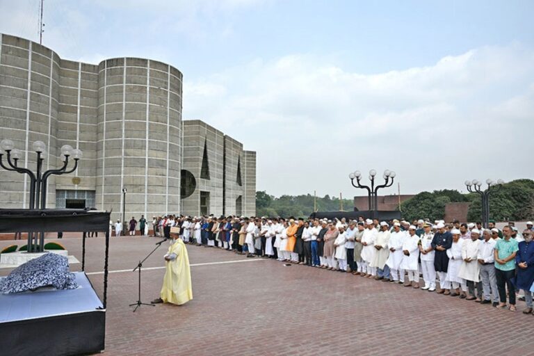 元国会議員GMファズルル・ハク氏の葬儀がJSサウスプラザで執り行われた。