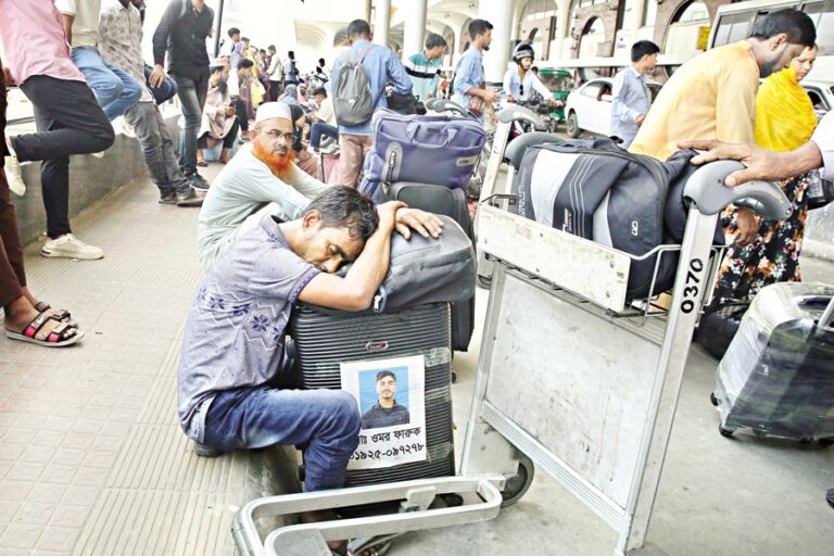 フライトの乱れでHSIAに数百人が足止めされる