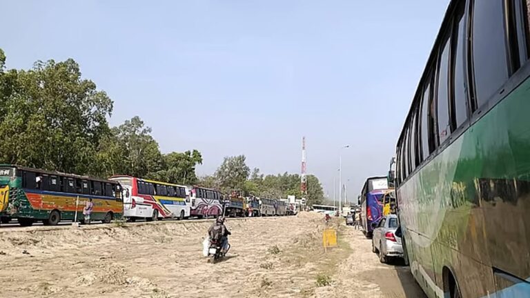 ダッカからジャムナ橋までは10時間、タクルガオンはまだ遠い。