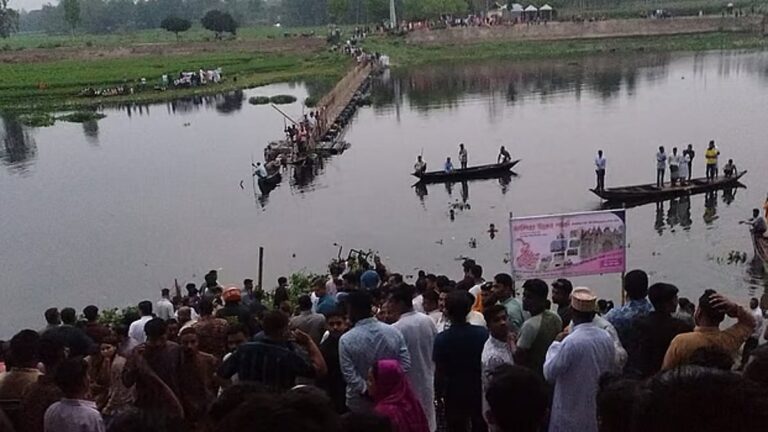 ブラマプトラ川にかかる浮き橋が崩落し、子供4人が死亡、2人が行方不明に