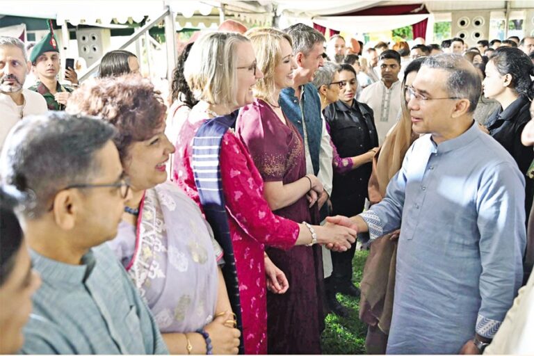 タリク・ラフマン首相は外交官らとイード・アル＝フィトルの挨拶を交わした。