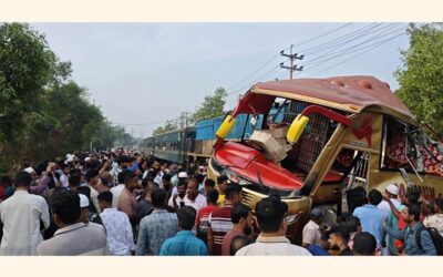 イード休暇中に道路で44人が死亡