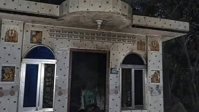 フェニで家寺が略奪され放火される