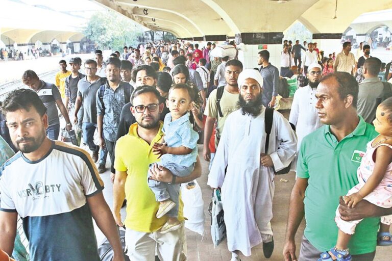 イード休暇後、帰省客が首都へ戻る