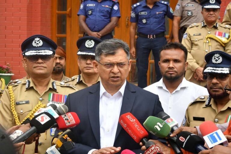 憲法は国民の要望に基づいて改正される、と内務大臣が発言