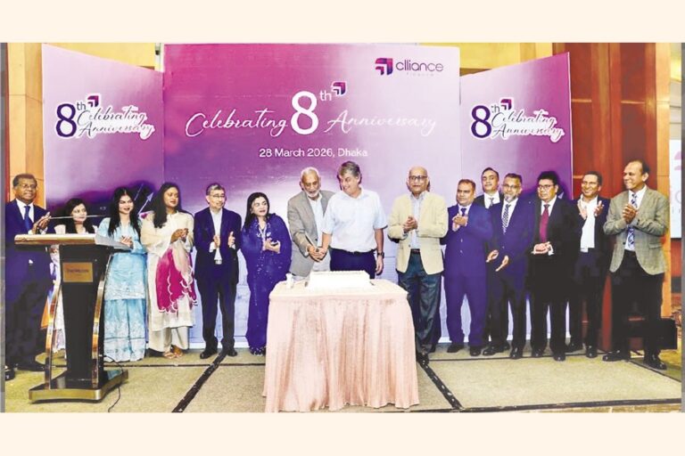 アライアンス・ファイナンスが8周年を祝う