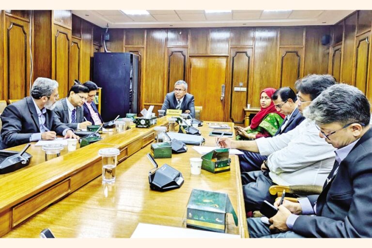 バングラデシュ中央銀行総裁のモハマド・モスタクル・ラフマン氏が意見交換会で発言