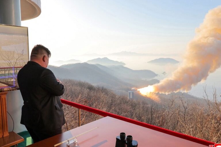 北朝鮮、米国本土を標的とするミサイルのエンジン試験を実施