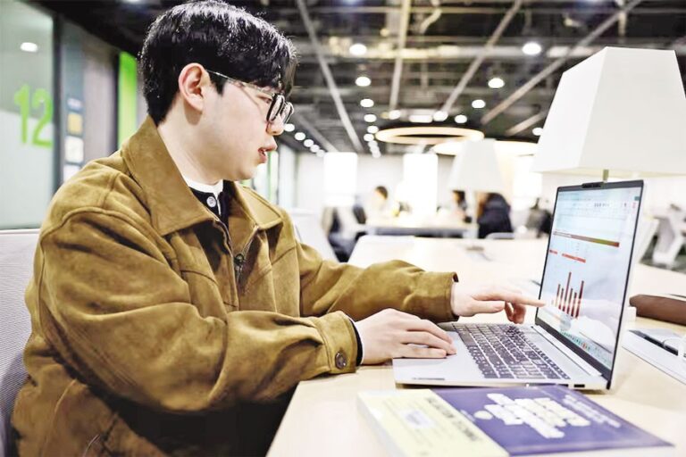 戦争にもひるまず、韓国のデイトレーダーたちは世界トップクラスのKOSPI指数にさらに投資を集中させている。