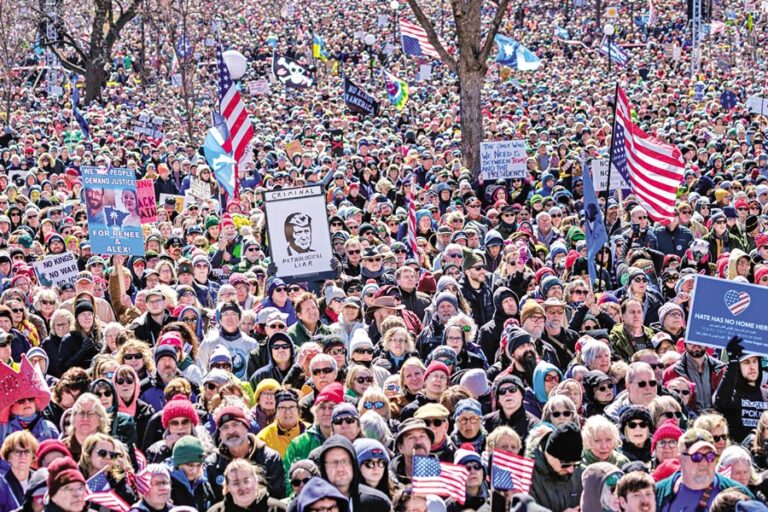 移民政策とイラン戦争に反対する「ノー・キングス」集会が米国を揺るがす