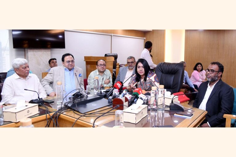 情報放送省のマフブバ・ファルザナ長官が意見交換会を主宰