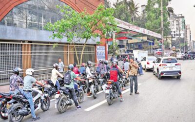 政府は危機を回避するためにエネルギーの節約を促している