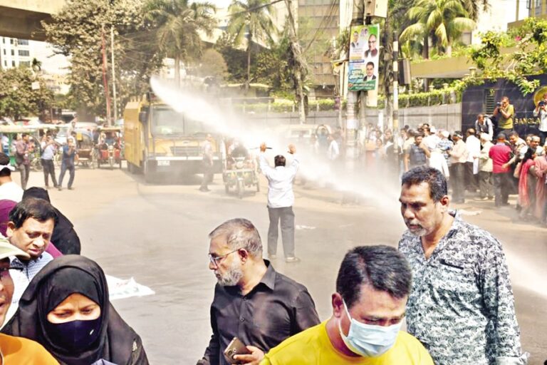 預金者がBBの前で抗議