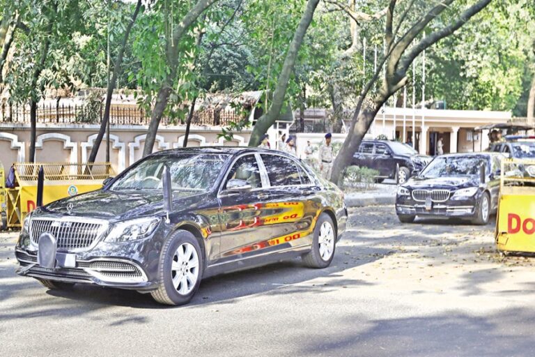 首相代表団がユヌス教授と会談