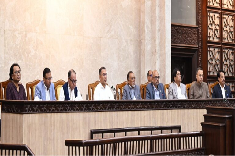 タリック氏は政府の休日に首相官邸で勤務