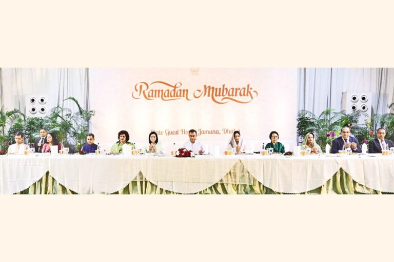 首相、イフタールで外交官らと協力について協議