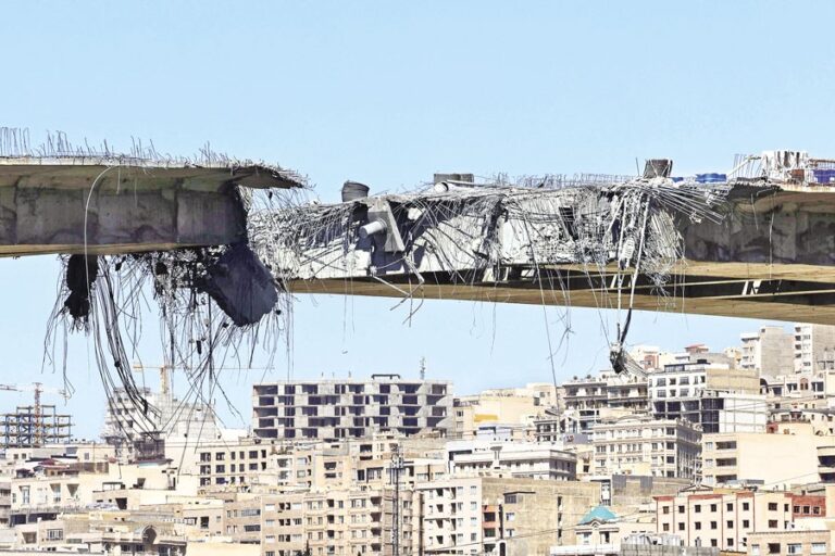 イランは、米国によって最大の橋が破壊された後、湾岸地域の8つの橋を標的とした。