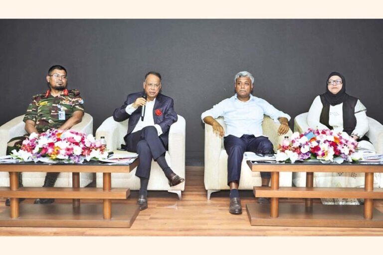 大臣がREB職員との意見交換会を開催