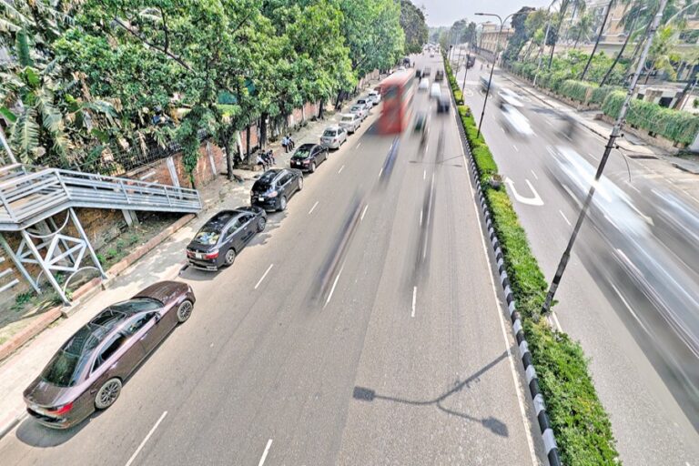 供給保証にもかかわらず、ガソリンスタンドの長蛇の列は依然として続いている。