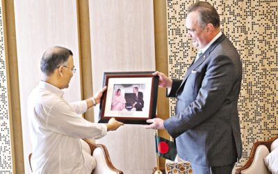 米国特使が首相と会談