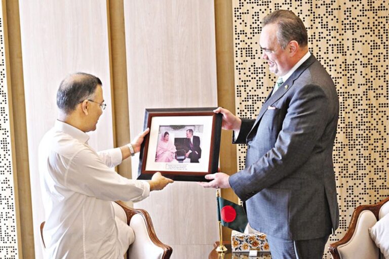 米国特使が首相と会談