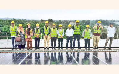 世界銀行カントリーディレクターが、IDCOLが資金提供するGPH Ispatの屋上太陽光発電プロジェクトを視察