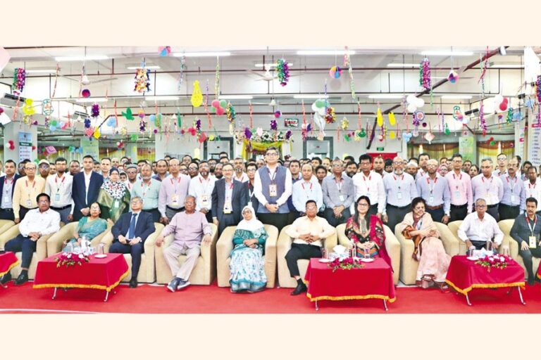 ユヌス教授は歓迎を受けた