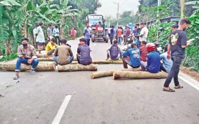 オートバイ乗りがデワンガンジ・ジャマルプール地方道路を封鎖