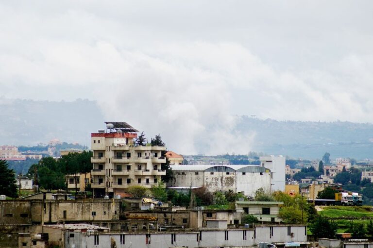 イランのクウェート大使は、湾岸諸国に対し「悲劇」を回避するために協力するよう促した。