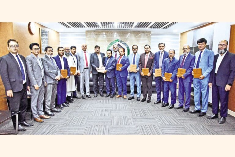 アル・アラファ・イスラミ銀行、勤続25年以上の役員を表彰