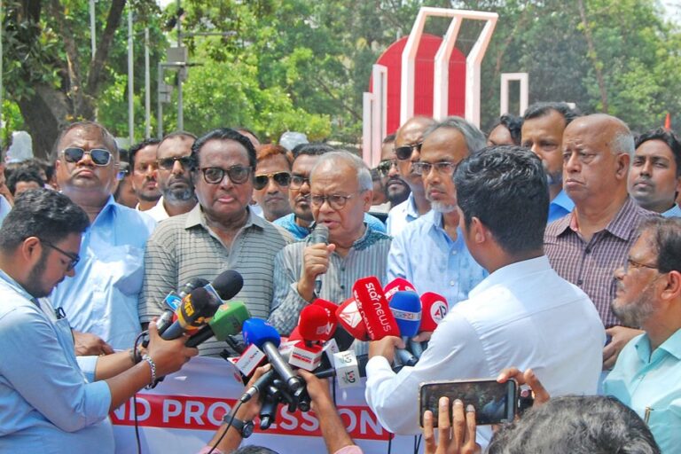 リズヴィ氏は麻疹の流行に対処するため、連携した取り組みを呼びかけている。