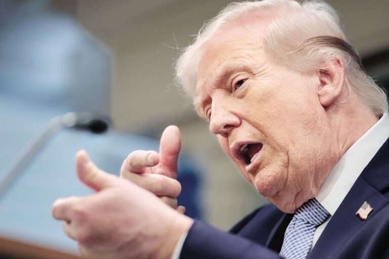 トランプ大統領の脅迫発言を受け、米国はイランの軍事目標を攻撃した。