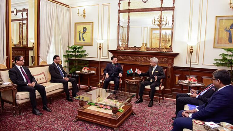 デリーは数週間以内にビザ発給を簡素化することを約束し、ハディ大統領暗殺容疑者の身柄引き渡しに同意した。