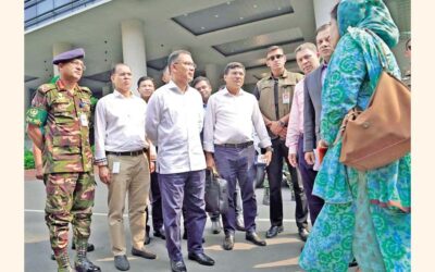 首相は昇進機会を奪われたBCS（バングラデシュ公務員制度）の医療従事者たちの不満を聞き取る