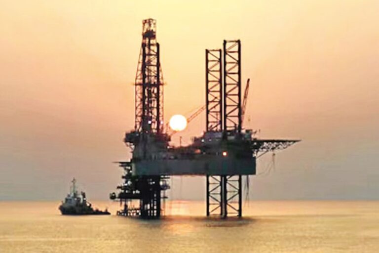 脆弱な停戦とホルムズ海峡の懸念により供給リスクが高止まりし、原油価格は反発。