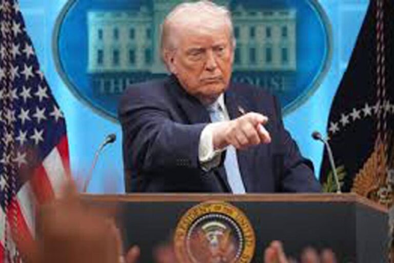 イランに対する脅迫発言を受け、民主党はトランプ氏の罷免についてより大胆な発言を強めている。