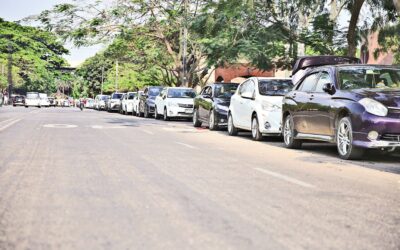 パニック買いにより市内のガソリンスタンドに長蛇の列が発生