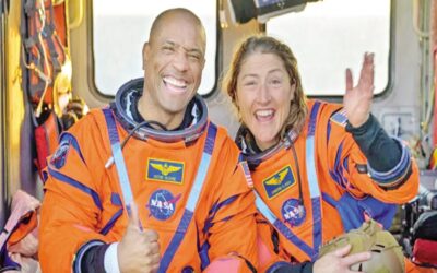 アルテミス計画の乗組員は月へのミッションを完了し、無事に帰還した。