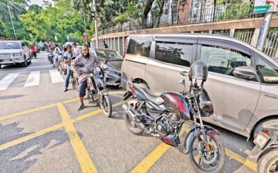 市内のガソリンスタンドでは長蛇の列が続いている。