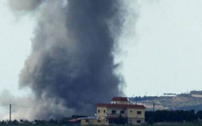 イラン防衛隊は、ホルムズ海峡を通過する軍艦には「厳しく」対処すると表明した。