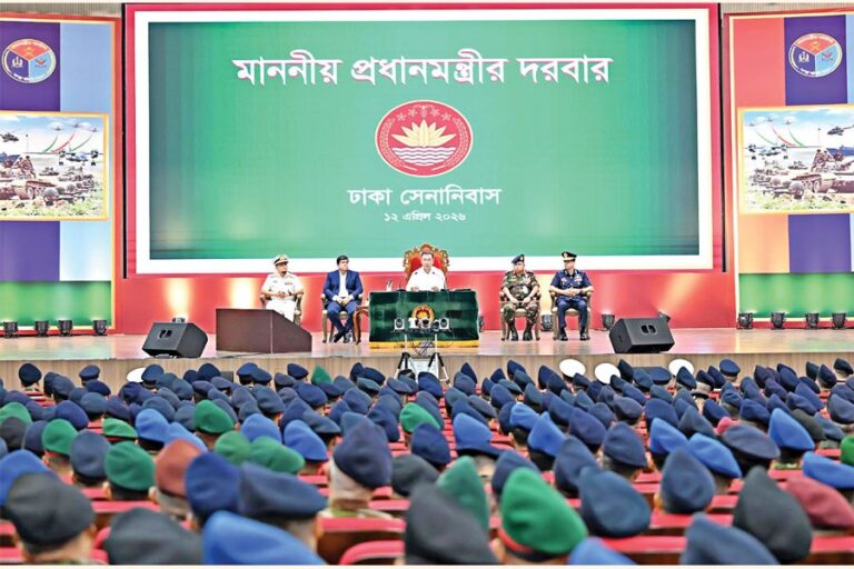 軍は憲法に忠実でなければならない：首相