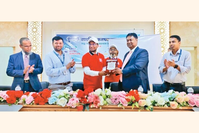 シャージャラル・イスラム銀行がチュアダンガで学生銀行カンファレンスを開催