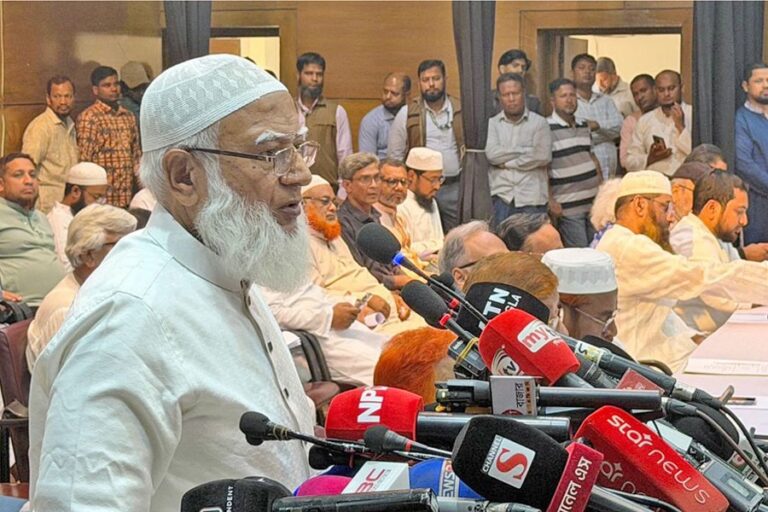 シャフィクル氏は銀行の政治化を非難し、イスラミ銀行で新たな「クーデター」が起きたと主張した。