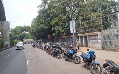 燃料危機：ダッカのガソリンスタンド1か所に1,011台の車両が給油のために列を作る